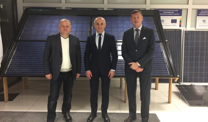 Провідна литовська компанія у сонячній енергетиці зацікавлена започаткувати виробництво сонячних модулів в Україні Провідна литовська компанія у сонячній енергетиці зацікавлена започаткувати виробництво сонячних модулів в Україні