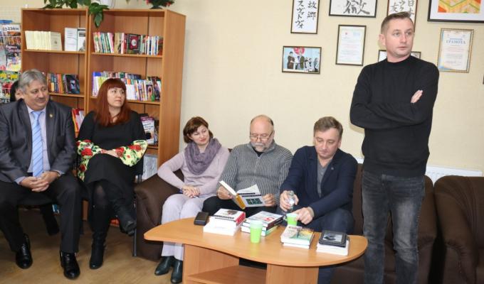До Сватового завітали відомі сучасні письменники та поети До Сватового завітали відомі сучасні письменники та поети