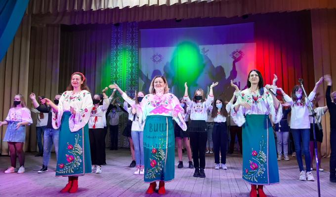 Фоторепортаж: як Сватівщина святкувала 15 річницю Дня вишиванки Фоторепортаж: як Сватівщина святкувала 15 річницю Дня вишиванки