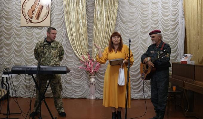 Ганна Лемешко привітала львівський гурт «Кулі» Ганна Лемешко привітала львівський гурт «Кулі»