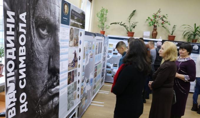 На Сватівщині відкрилася виставка «Фактор свободи» На Сватівщині відкрилася виставка «Фактор свободи»