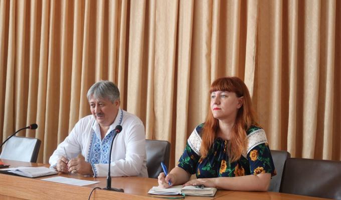 На апаратній нараді привітали з професійним святом державних службовців Сватівщини На апаратній нараді привітали з професійним святом державних службовців Сватівщини