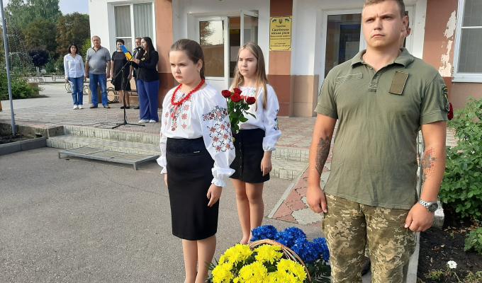 Сьогодні у районному центрі відбулися урочистості до Дня вшанування пам’яті захисників України, які загинули в боротьбі за незалежність, суверенітет і територіальну цілісність держави Сьогодні у районному центрі відбулися урочистості до Дня вшанування пам’яті захисників України, які загинули в боротьбі за незалежність, суверенітет і територіальну цілісність держави