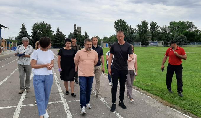 Голова Сватівської райдержадміністрації Олег Клименчуков та голова Сватівської районної ради Людмила Русанова взяли участь у робочій поїздці очільника області до Сватівського району Голова Сватівської райдержадміністрації Олег Клименчуков та голова Сватівської районної ради Людмила Русанова взяли участь у робочій поїздці очільника області до Сватівського району