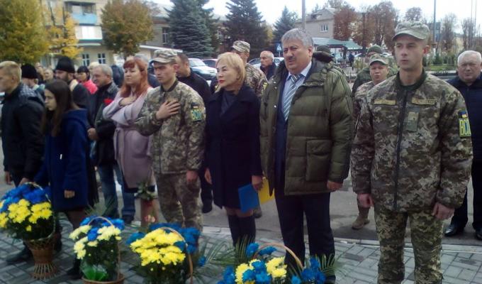 Вшановуємо пам’ять загиблих воїнів Вшановуємо пам’ять загиблих воїнів