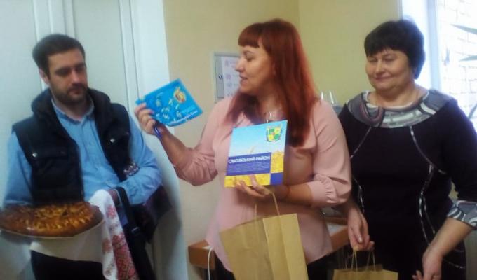Бібліотечна система Сватівського району поповнилася книжками Бібліотечна система Сватівського району поповнилася книжками