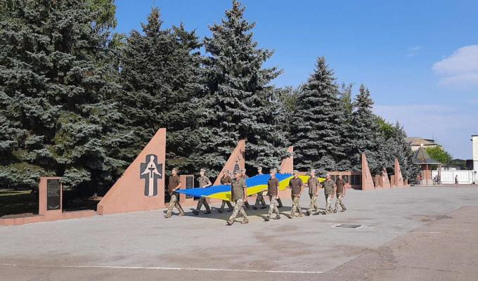 23 серпня на Сватівщині відбулася урочиста церемонія підняття Державного Прапора України 23 серпня на Сватівщині відбулася урочиста церемонія підняття Державного Прапора України