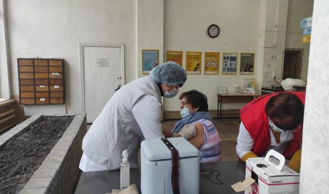 У 22 відділеннях «Укрпошти» Луганщини почали щеплювати проти COVID-19