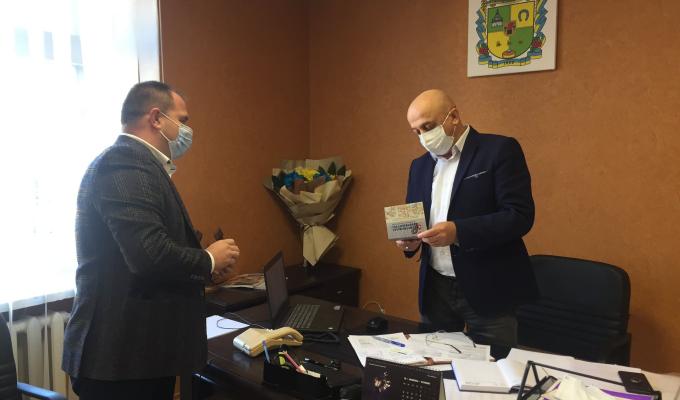 Голова Сватівської райдержадміністрації Олег Сліпець провів робочу нараду з керівництвом ТВБВ № 10012/058 філії АТ «Ощадбанк» Голова Сватівської райдержадміністрації Олег Сліпець провів робочу нараду з керівництвом ТВБВ № 10012/058 філії АТ «Ощадбанк»
