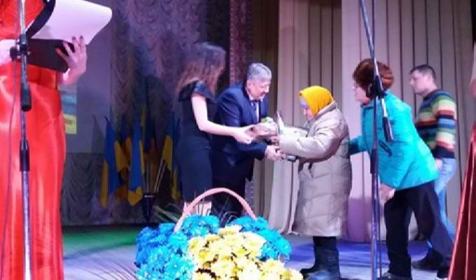 На Сватівщині привітали військовослужбовців та волонтерів На Сватівщині привітали військовослужбовців та волонтерів