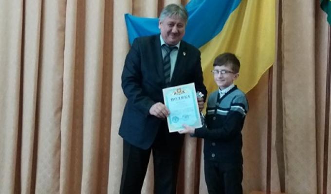 ТАЛАНОВИТУ МОЛОДЬ СВАТІВЩИНИ НАГОРОДИЛИ ПОДЯКАМИ ТА СОЛОДКИМИ ПОДАРУНКАМИ ТАЛАНОВИТУ МОЛОДЬ СВАТІВЩИНИ НАГОРОДИЛИ ПОДЯКАМИ ТА СОЛОДКИМИ ПОДАРУНКАМИ