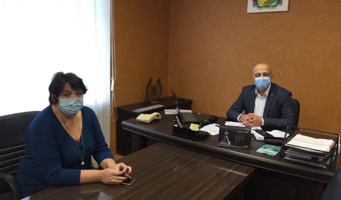 Голова райдержадміністрації Олег Сліпець провів робочу нараду з начальником управління Державної казначейської служби України у Сватівському районі