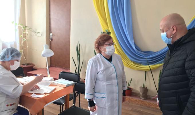Сьогодні голова райдержадміністрації Олег Сліпець відвідав Центр масової вакцинації, що працює на базі КНП «Сватівський центр первинної медико-санітарної допомоги» Сьогодні голова райдержадміністрації Олег Сліпець відвідав Центр масової вакцинації, що працює на базі КНП «Сватівський центр первинної медико-санітарної допомоги»