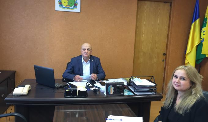 Олег Сліпець провів робочу нараду з головою Сватівської районної організації Товариства Червоного Хреста України Юлією Щербак Олег Сліпець провів робочу нараду з головою Сватівської районної організації Товариства Червоного Хреста України Юлією Щербак