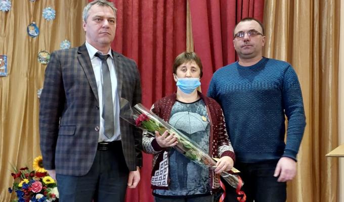 Мешканка с. Коломийчиха Сватівського району отримала державну нагороду України Мешканка с. Коломийчиха Сватівського району отримала державну нагороду України