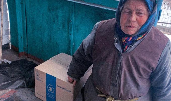 Поліцейські Луганщини доставили у прифронтове с. Невське гуманітарну допомогу Поліцейські Луганщини доставили у прифронтове с. Невське гуманітарну допомогу