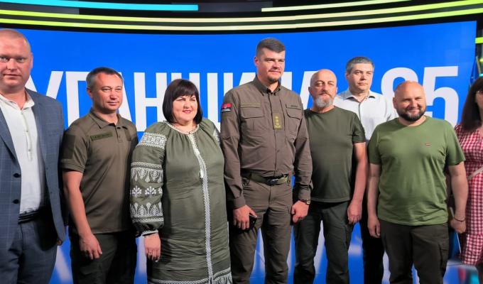 Голова Сватівської райдержадміністрації Олег Сліпець та керівники військових адміністрацій населених пунктів району взяли участь в урочистостях з нагоди 85-річчя утворення Луганської області Голова Сватівської райдержадміністрації Олег Сліпець та керівники військових адміністрацій населених пунктів району взяли участь в урочистостях з нагоди 85-річчя утворення Луганської області