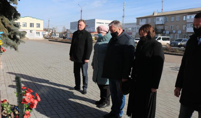 Сватівщина вшанувала добровольців Сватівщина вшанувала добровольців