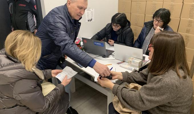 Протягом тижня більше 900 внутрішньо переміщених луганчан отримали допомогу у гуманітарних хабах при громадах Сватівщини. Протягом тижня більше 900 внутрішньо переміщених луганчан отримали допомогу у гуманітарних хабах при громадах Сватівщини.