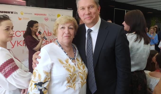Представники громад Сватівщини взяли участь у встановленні світового рекорду з масового розпису писанок в Києві Представники громад Сватівщини взяли участь у встановленні світового рекорду з масового розпису писанок в Києві