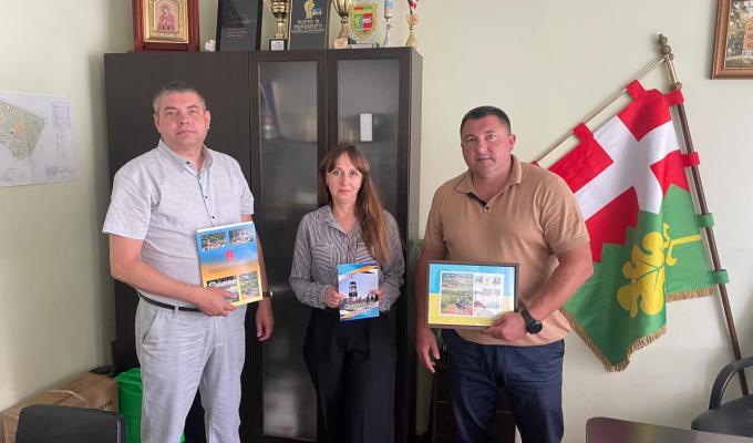 Спільні зусилля для допомоги ВПО – начальник Сватівської МВА відвідав з робочим візитом до міста-побратима м.Ківерці Волинської області Спільні зусилля для допомоги ВПО – начальник Сватівської МВА відвідав з робочим візитом до міста-побратима м.Ківерці Волинської області