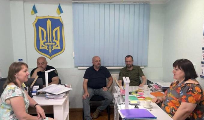 Нижньодуванський гуманітарний хаб в м. Харків з робочим візитом відвідав перший заступник голови Луганської обласної державної адміністрації Олексій СМИРНОВ Нижньодуванський гуманітарний хаб в м. Харків з робочим візитом відвідав перший заступник голови Луганської обласної державної адміністрації Олексій СМИРНОВ