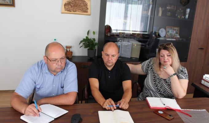Спільні зусилля задля допомоги ВПО: відбулась робоча зустріч представників Троїцької селищної військової адміністрації з керівництвом Рахівської міської ради Закарпатської області Спільні зусилля задля допомоги ВПО: відбулась робоча зустріч представників Троїцької селищної військової адміністрації з керівництвом Рахівської міської ради Закарпатської області