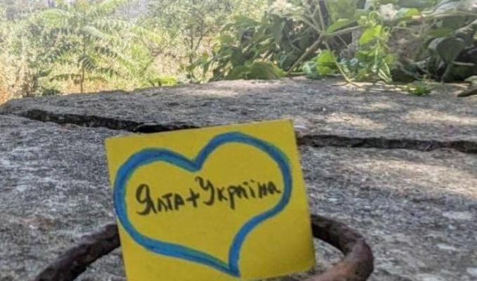 Мешканці тимчасово окупованому Криму щоденно невтомно продовжують чинити опір російським окупантам, демонструючи незламний дух та віру в Україну. Мешканці тимчасово окупованому Криму щоденно невтомно продовжують чинити опір російським окупантам, демонструючи незламний дух та віру в Україну.