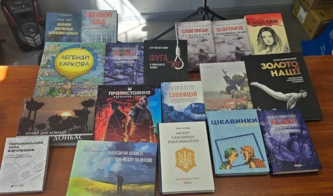 Книга – це зброя, а бібліотека – її арсенал! Книга – це зброя, а бібліотека – її арсенал!