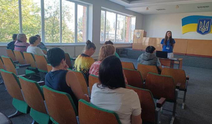 В гуманітарному хабі Білокуракинської селищної військової адміністрації відбулась тематична зустріч на тему "Репарації та компенсації".