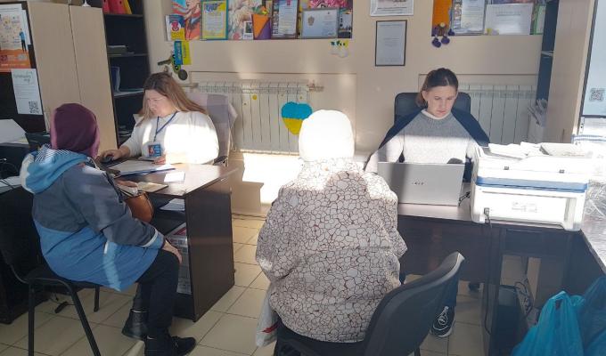 Протягом минулого тижня 242 ВПО з Луганщини отримали гуманітарну допомогу у вигляді продуктових наборів, одягу та взуття для дітей віком від 0 до 1 року в гуманітарному хабі Сватівської МВА
