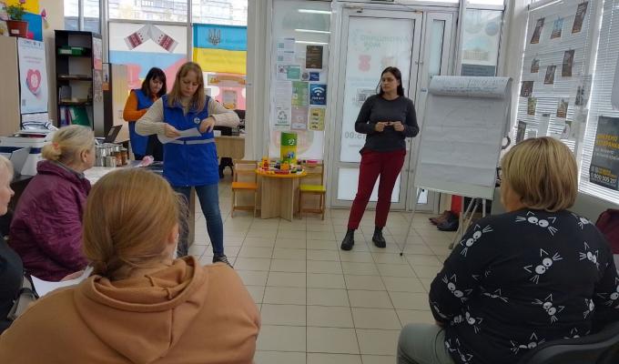 Задля психологічної підтримки представники Сватівського гуманітарного хабу постійно співпрацюють з міжнародними та вітчизняними благодійними організаціями, що спеціалізуються в цьому напрямку. Задля психологічної підтримки представники Сватівського гуманітарного хабу постійно співпрацюють з міжнародними та вітчизняними благодійними організаціями, що спеціалізуються в цьому напрямку.