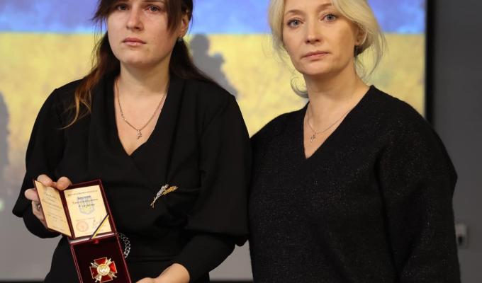 Орден Богдана Хмельницького ІІІ ступеня полеглого в бою білокуракинця Євгена Кравцова передали його сестрі