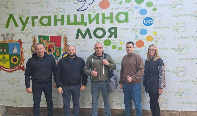 Робоча зустріч задля співпраці: представники Нижньодуванської та Станично-Луганської селищних військових адміністрацій обговорили з проєктом USAID перспективи демократичного врядування Робоча зустріч задля співпраці: представники Нижньодуванської та Станично-Луганської селищних військових адміністрацій обговорили з проєктом USAID перспективи демократичного врядування