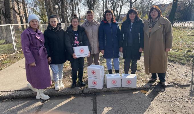 ВПО з Коломийчиської громади отримали гігієнічні набори від Товариства Червоного Хреста України ВПО з Коломийчиської громади отримали гігієнічні набори від Товариства Червоного Хреста України