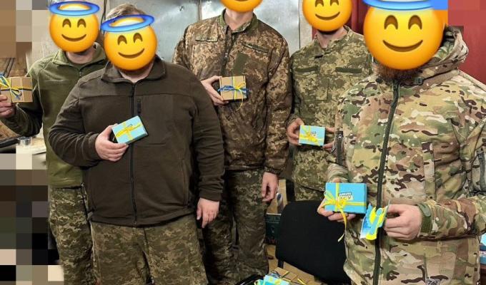 Діти Луганщини передали подарунки захисникам до Дня Збройних Сил України Діти Луганщини передали подарунки захисникам до Дня Збройних Сил України