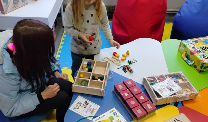 В гуманітарному хабі Нижньодуванської СВА в Києві створено дитячий куточок В гуманітарному хабі Нижньодуванської СВА в Києві створено дитячий куточок