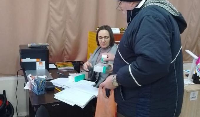 У Сватівському гуманітарному хабі медичним працівником видаються безкоштовно ліки. У Сватівському гуманітарному хабі медичним працівником видаються безкоштовно ліки.