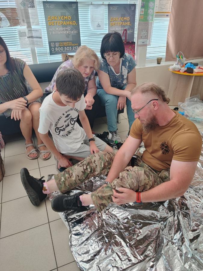 У Сватівському хабі м. Бровари відбулося навчальне заняття з основ тактичної медицини