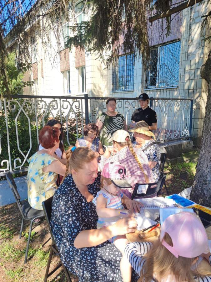 Арттерапія та корисні поради: комплексна допомога переселенцям у гумхабі Сватівської МВА