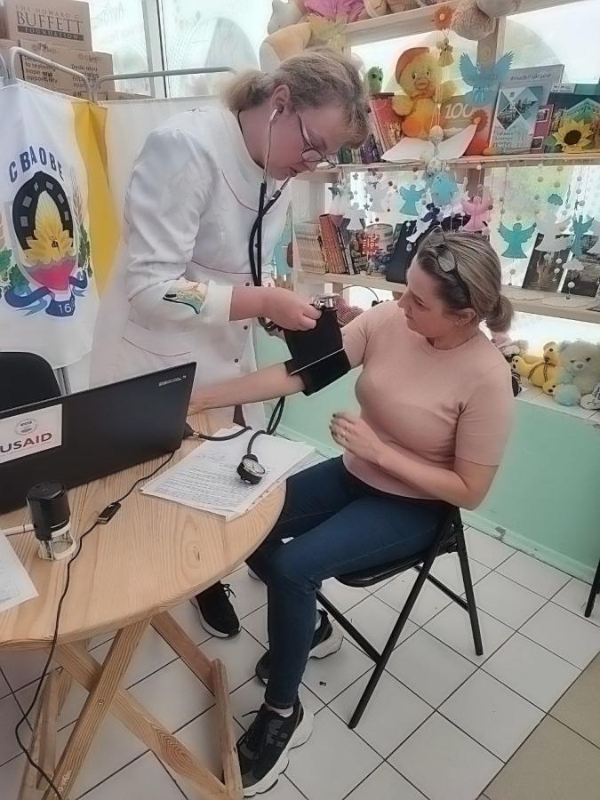 Медичні послуги для переселенців стали доступнішими: Сватівський хаб розширює спектр медичних послуг для ВПО
