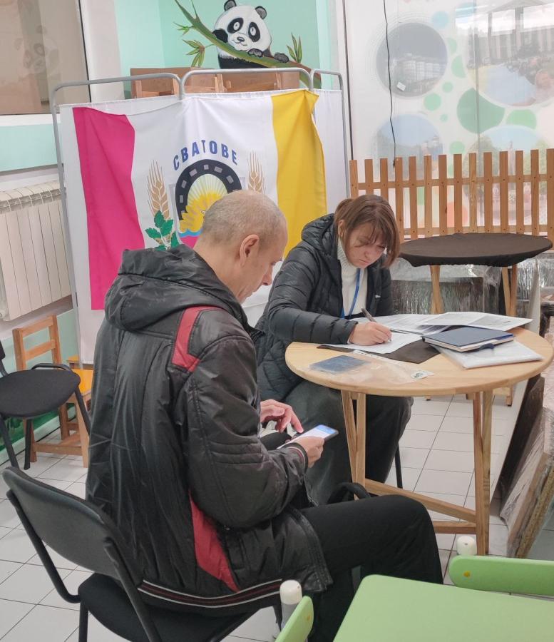 Сватівські ВА та БФ «Право на захист» підтримують переселенців