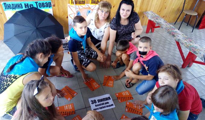 У Сватівському районі стартувала інформаційна кампанія з нагоди Всесвітнього дня протидії торгівлі людьми У Сватівському районі стартувала інформаційна кампанія з нагоди Всесвітнього дня протидії торгівлі людьми