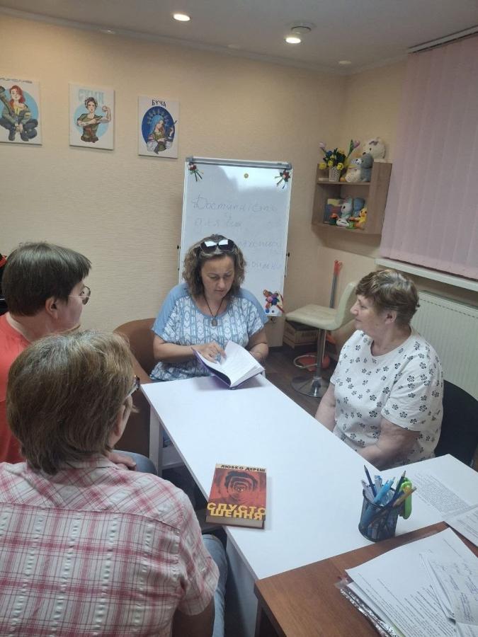 Тепло спілкування та магія українського слова: зустріч у «Поетичній кав’ярні» в Нижньодуванському хабі в Харкові