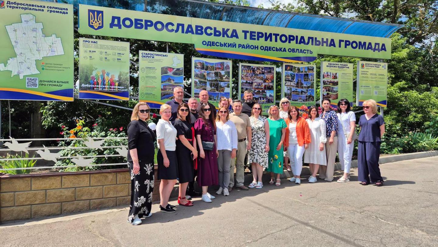 Досвід, що стане основою майбутньої відбудови: представники Сватівщини відвідали Доброславську громаду