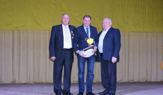 На Сватівщині відбулися урочистості до Міжнародного дня волонтера та Дня Збройних Сил України На Сватівщині відбулися урочистості до Міжнародного дня волонтера та Дня Збройних Сил України
