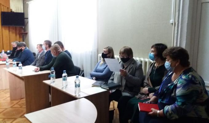 У Сватовому обговорили питання поліпшення якості освітніх послуг професійно-технічних навчальних закладів У Сватовому обговорили питання поліпшення якості освітніх послуг професійно-технічних навчальних закладів