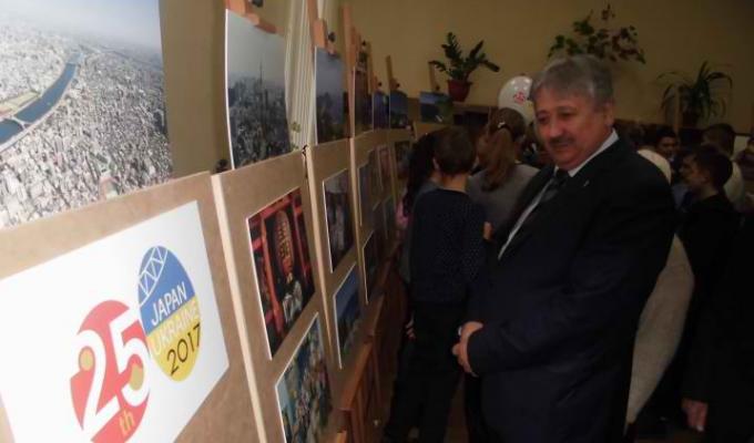 Мобільна виставка японської фотографії на Сватівщині Мобільна виставка японської фотографії на Сватівщині
