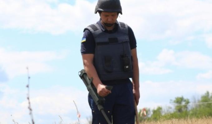 Піротехніками на Луганщині вилучено 32 одиниці вибухонебезпечних предметів Піротехніками на Луганщині вилучено 32 одиниці вибухонебезпечних предметів