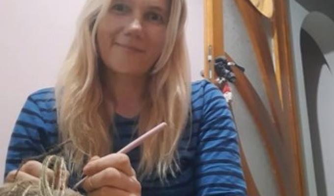 Вчителька з Ковалівки Коломийчиської громади долучилась до волонтерської справи Вчителька з Ковалівки Коломийчиської громади долучилась до волонтерської справи